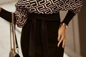 Elegantna midi haljina s geometrijskim uzorkom i lađa izrezom Serenna, crna
