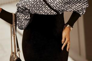 Elegantna midi haljina s geometrijskim uzorkom i izrezom Sonda, crna