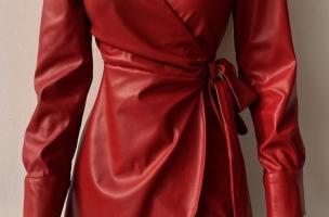 Elegantna mini haljina od umjetne kože Pellita, crvena