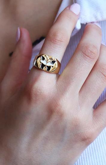 Elegantan prsten sa motivom leptira, zlatne boje.