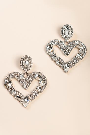 Elegantne naušnice u obliku srca, srebrne boje.