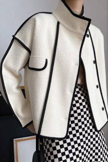Elegantan kratki kaput, bijele boje