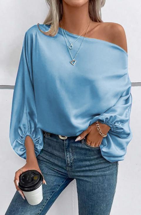 Elegantna bluza sa asimetričnim dekolteom, svijetlo plava
