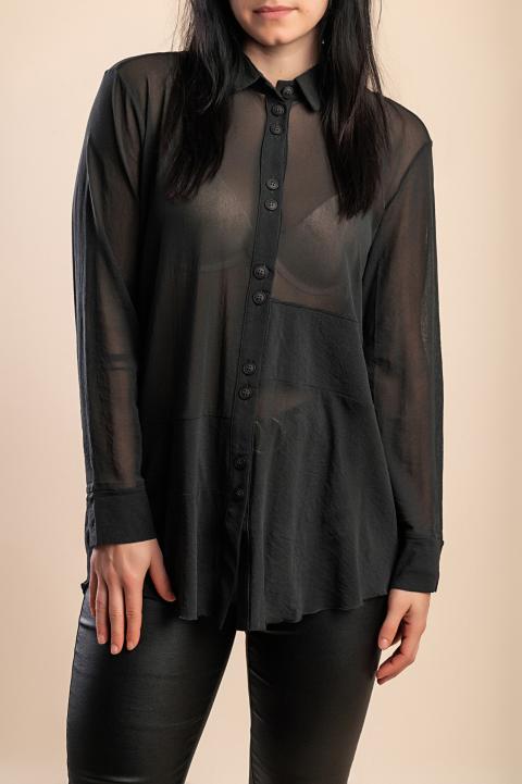 Model na slici je visok 170 cm