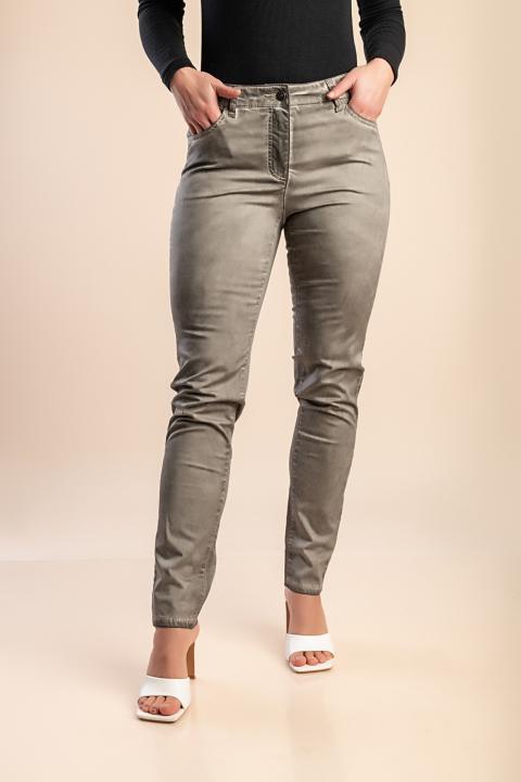 Model je visok 170 cm