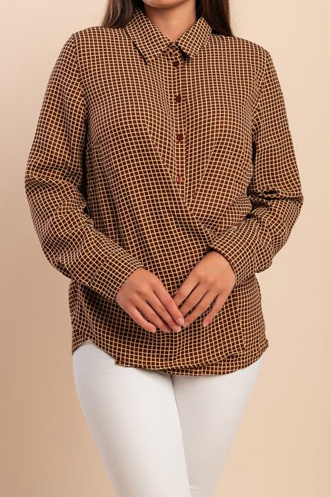 Model na slici je visok 170 cm.