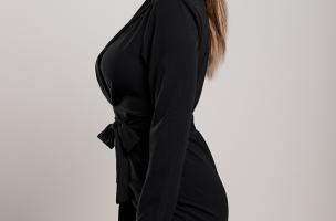 Elegantna mini haljina s ukrasnim remenom Rubya, crna