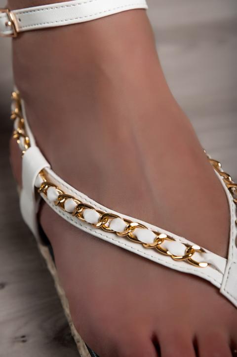 Niske sandale s ukrasnim lančićem, bijele